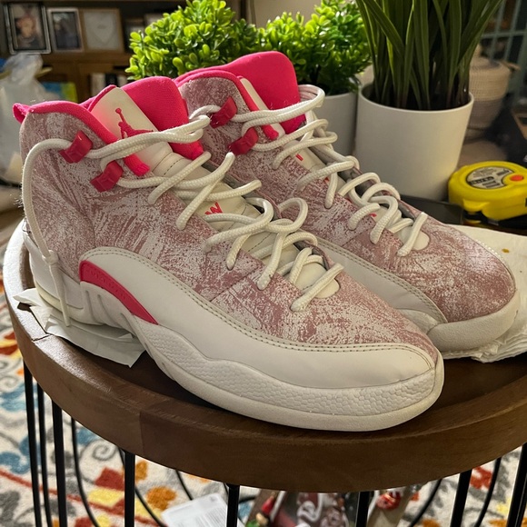 retro 12 pink and white 2021